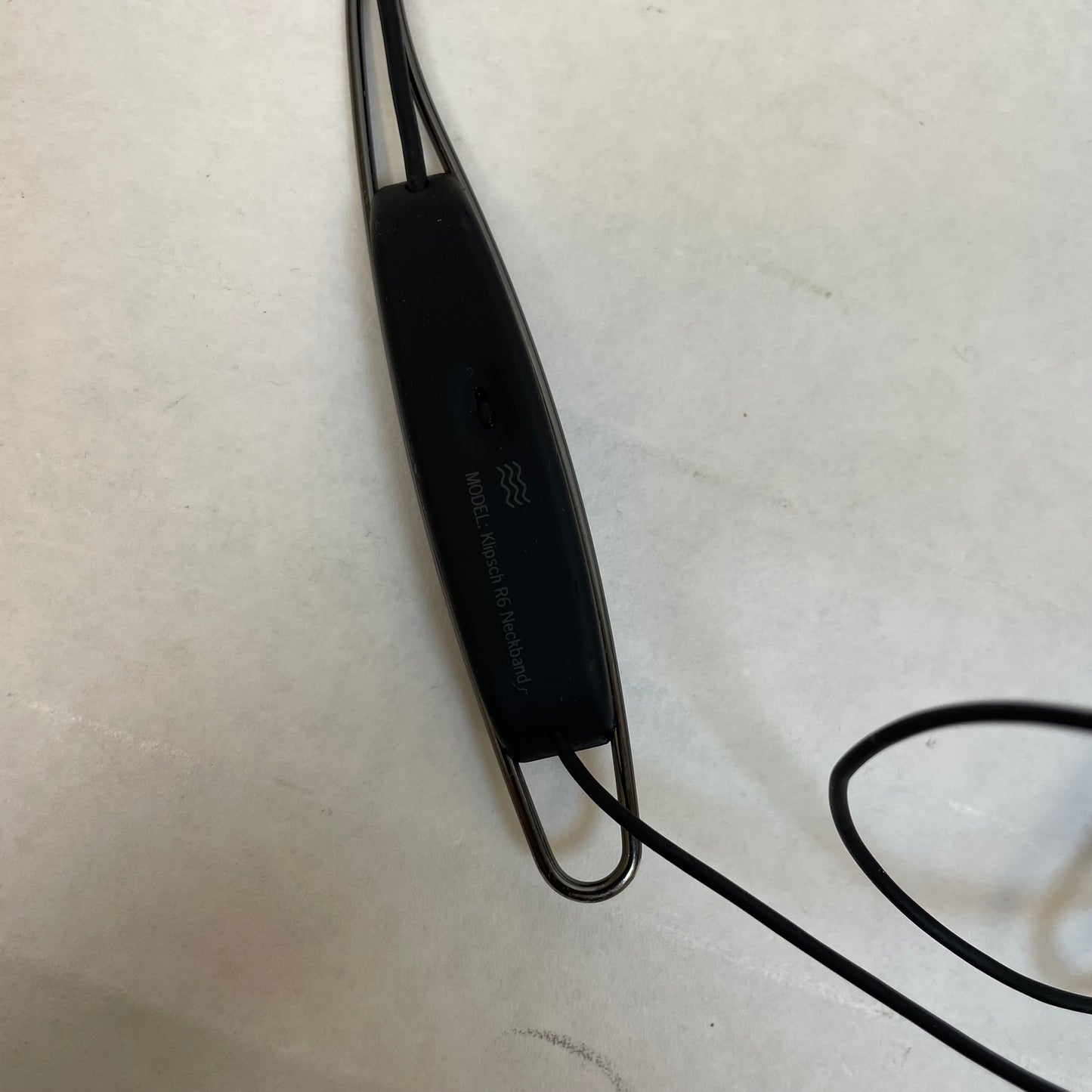 klipsch R6 Neckband In-Ear Wireless Bluetooth Neckband Headphones Black 1062796