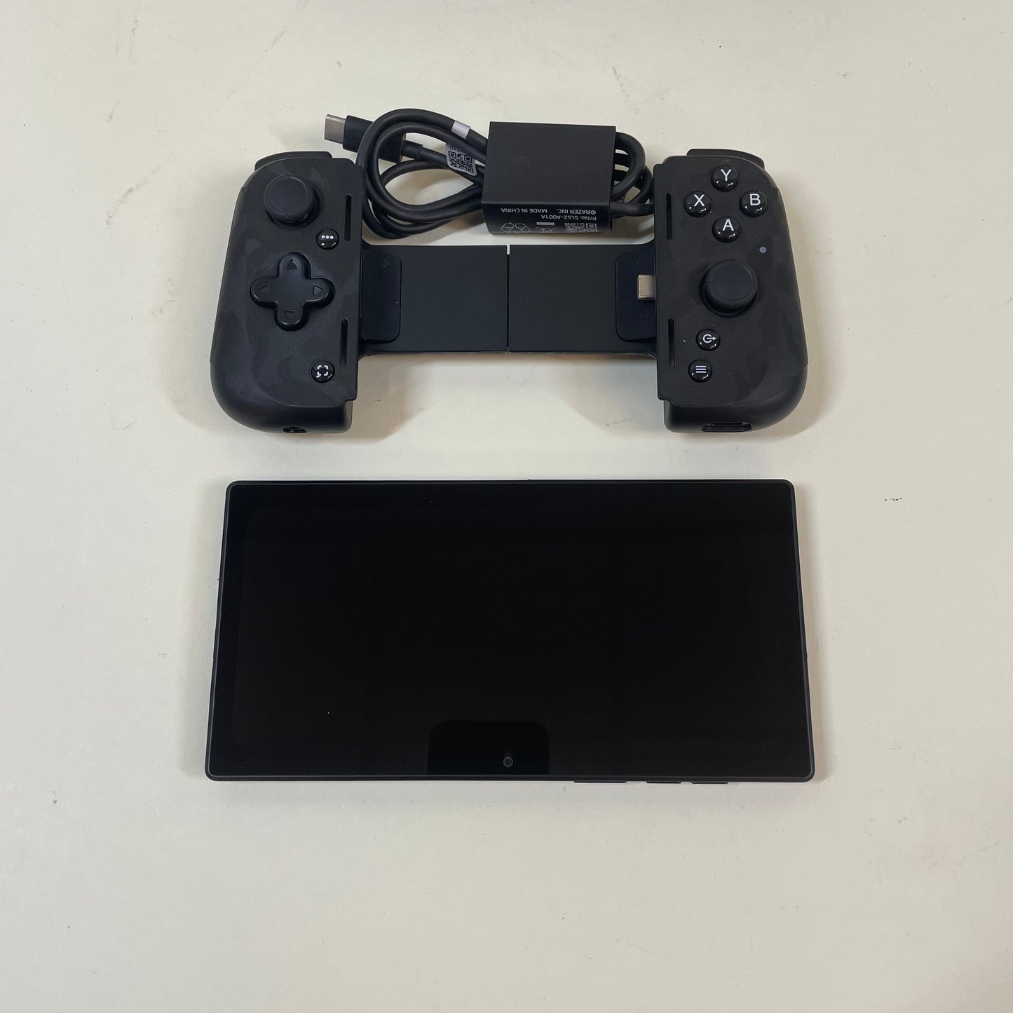 Razer Edge Handheld Gaming Device RZ45-0461 / Razer Kishi V2 Pro RZ06-0458