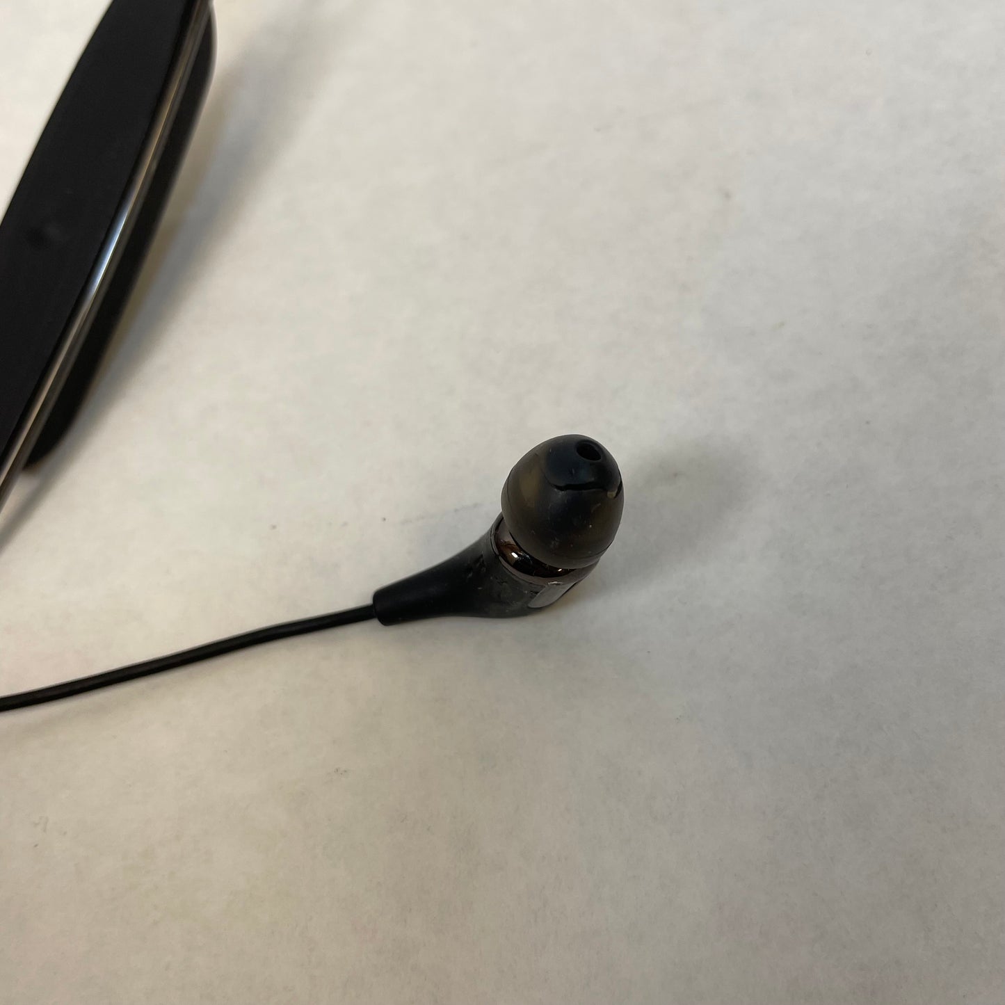 klipsch R6 Neckband In-Ear Wireless Bluetooth Neckband Headphones Black 1062796