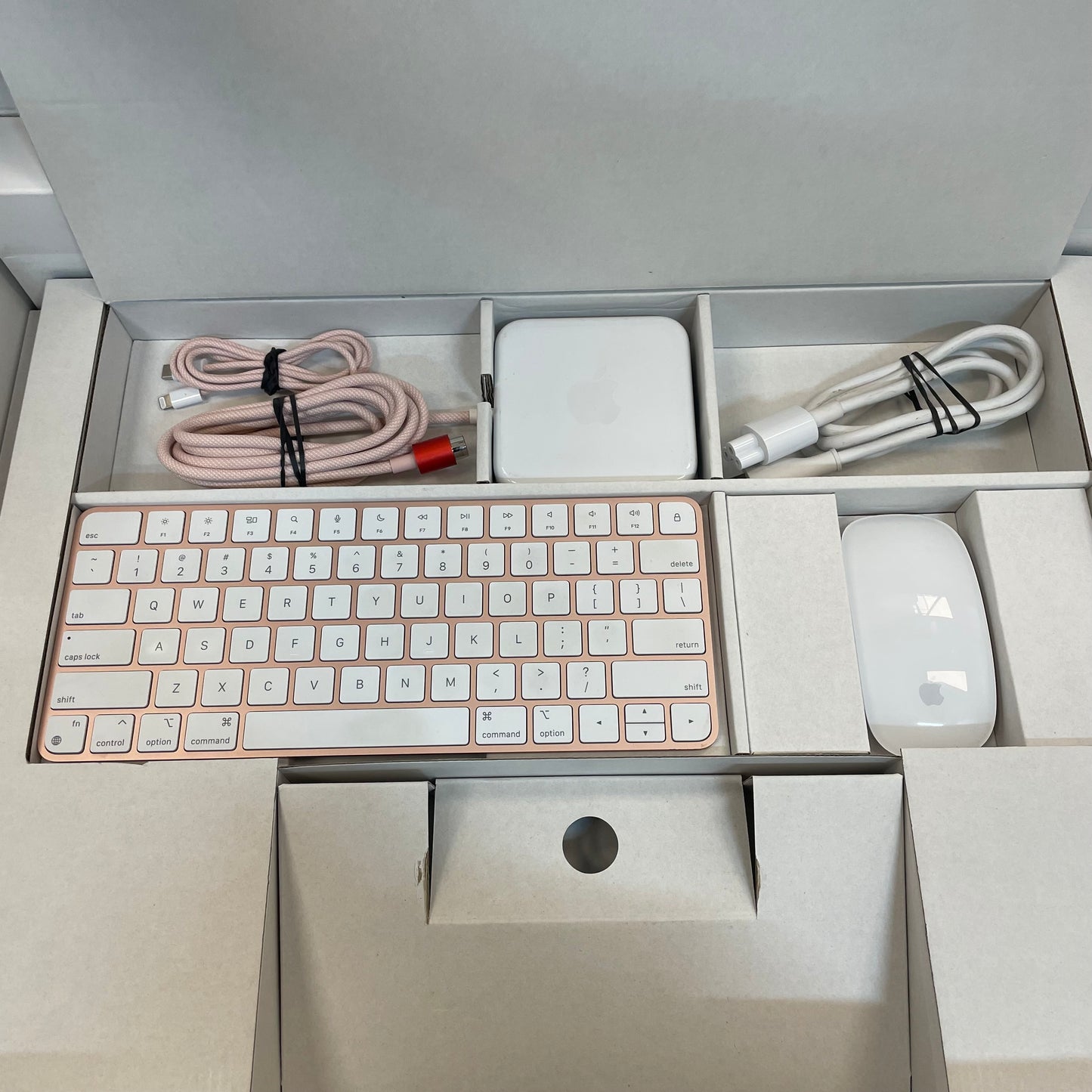 2021 Apple iMac 24" M1 3.2GHz 8GB RAM 256GB SSD Red/Pink MJVA3LL/A