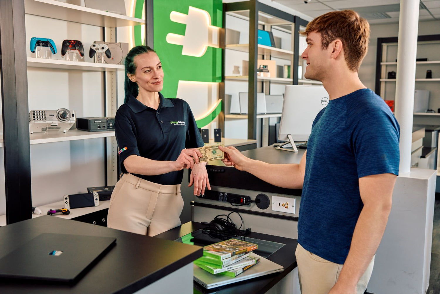 paymore employee paying a customer