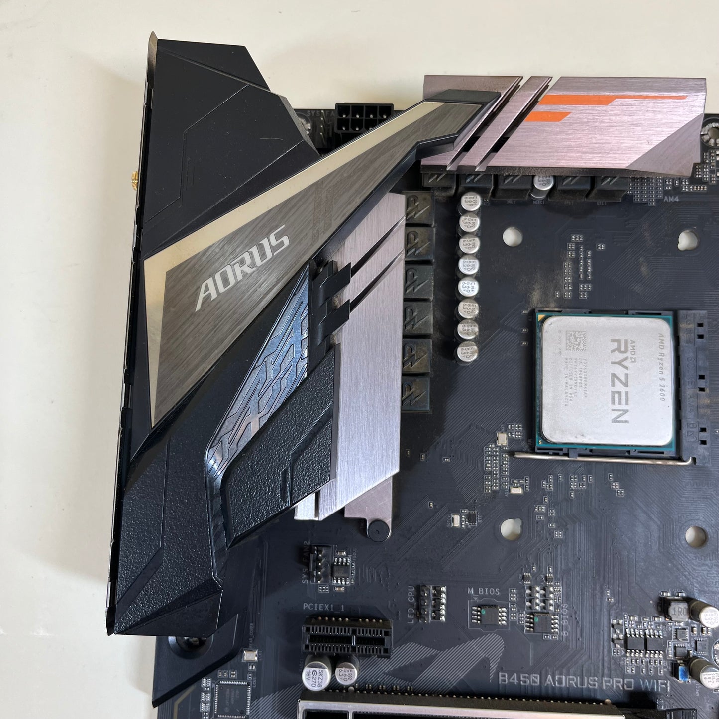 GIGABYTE B450 Aorus Pro Wi-Fi AM4 ATX Gaming Motherboard w/ Ryzen 5 2600 & Cooler