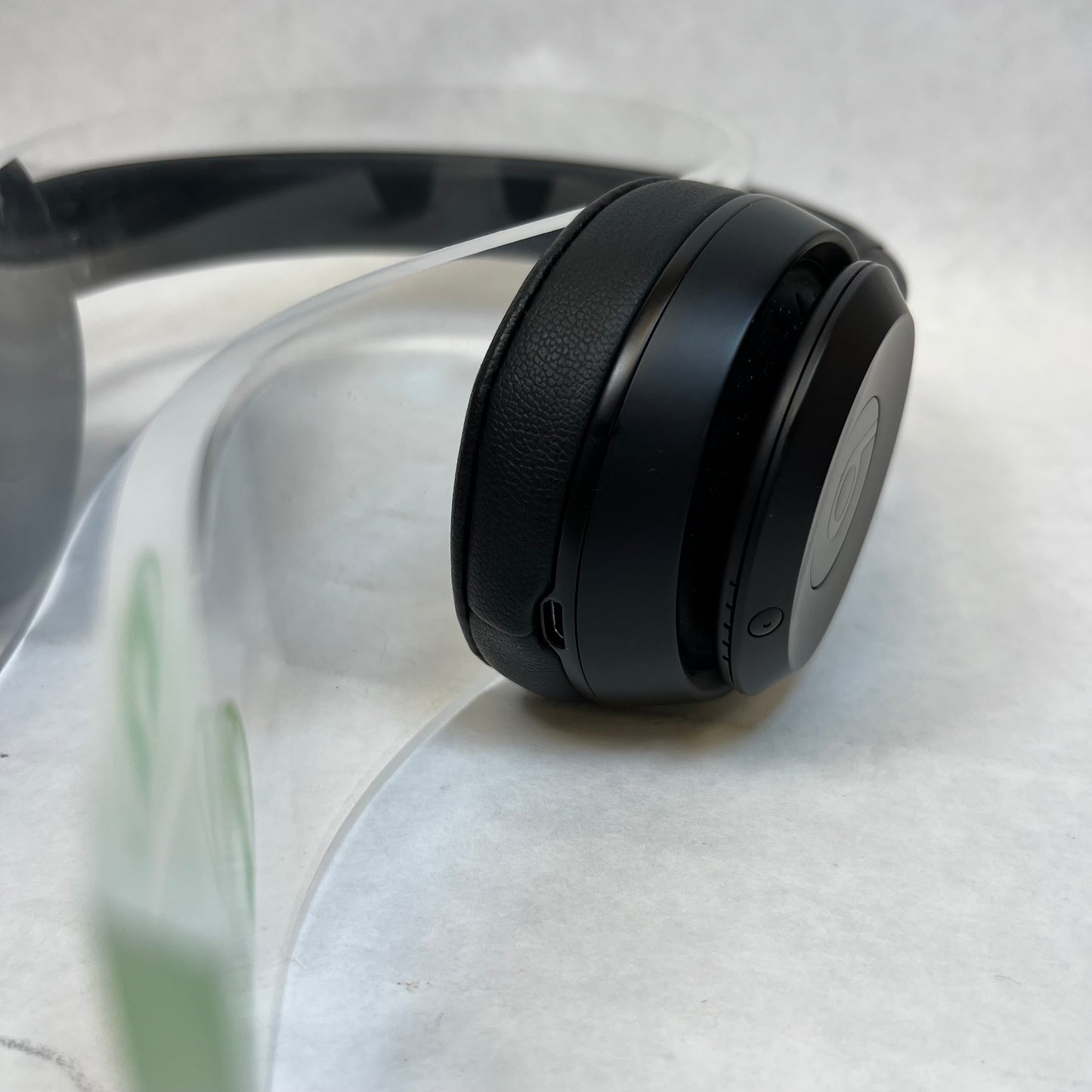 Beats Solo3 Wireless On-Ear Bluetooth Headphones Black ‎w/ Carry Case