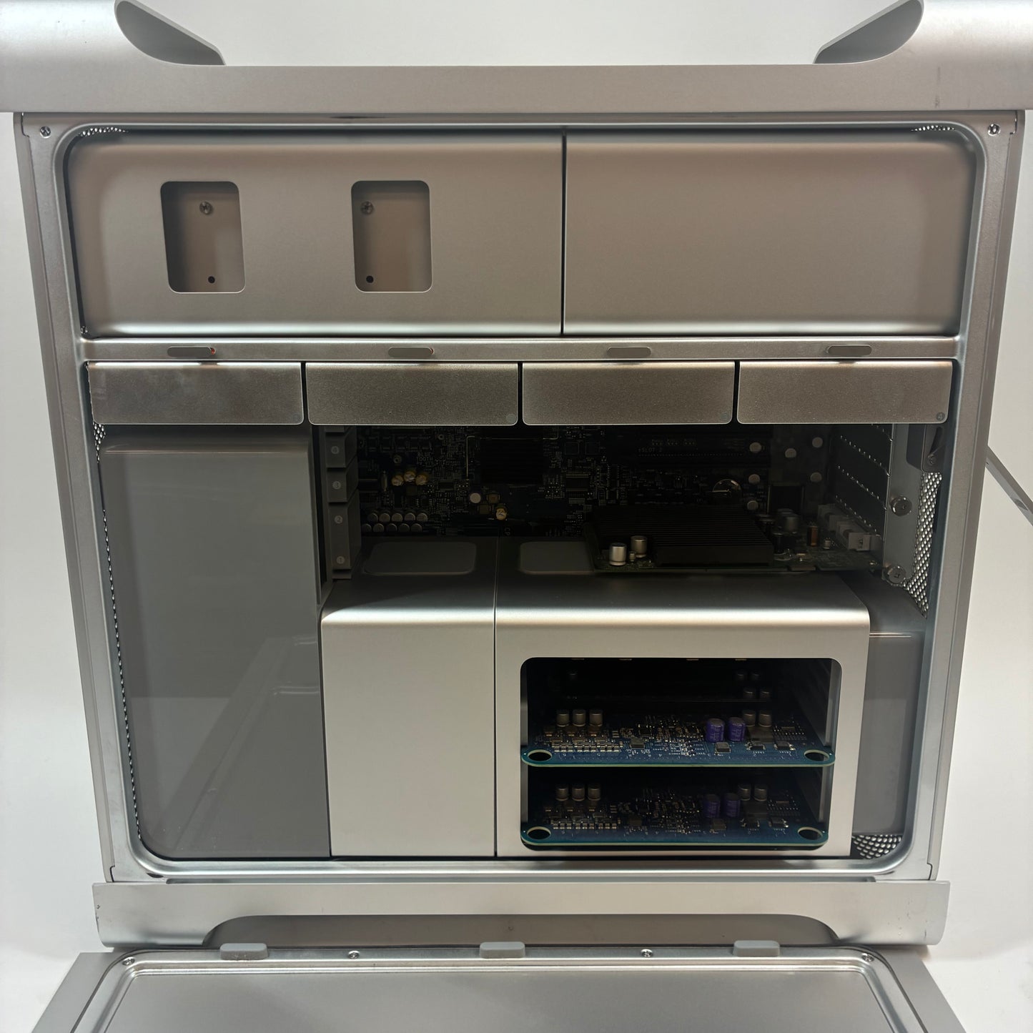 2006 Apple Mac Pro Quad Core Xeon 2.6GHz 1GB RAM 7300 GT Silver A1186 NO OS/HDD