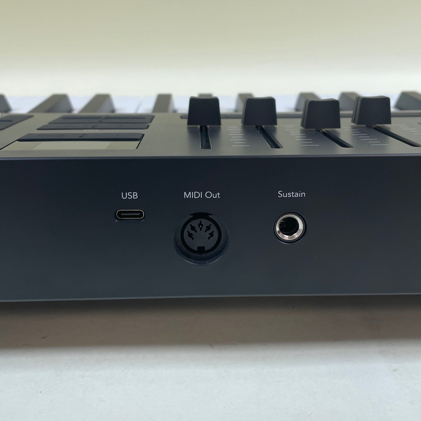 novation launchkey Keyboard Controller MK4