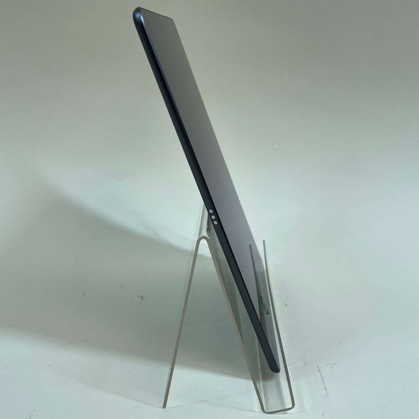 Unlocked Apple iPad Air 3rd Gen 256GB 18.0.1 Space gray MV1T2LL/A