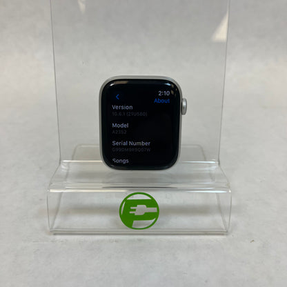 GPS Only Apple Watch SE 1st Gen 44MM Silver Aluminum A2352 Face Only