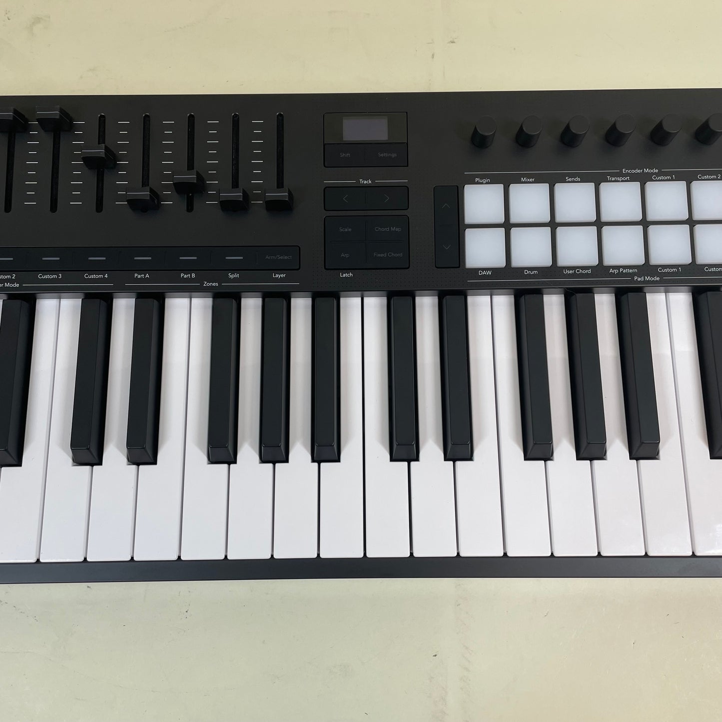 novation launchkey Keyboard Controller MK4