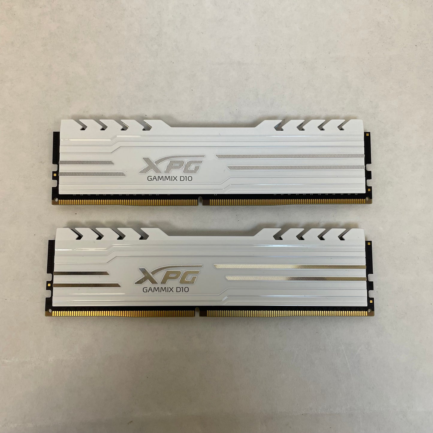 XPG GAMMIX D10 16GB (2x8GB) RAM DDR4 3200MHz AX4U300038G16A-BW10