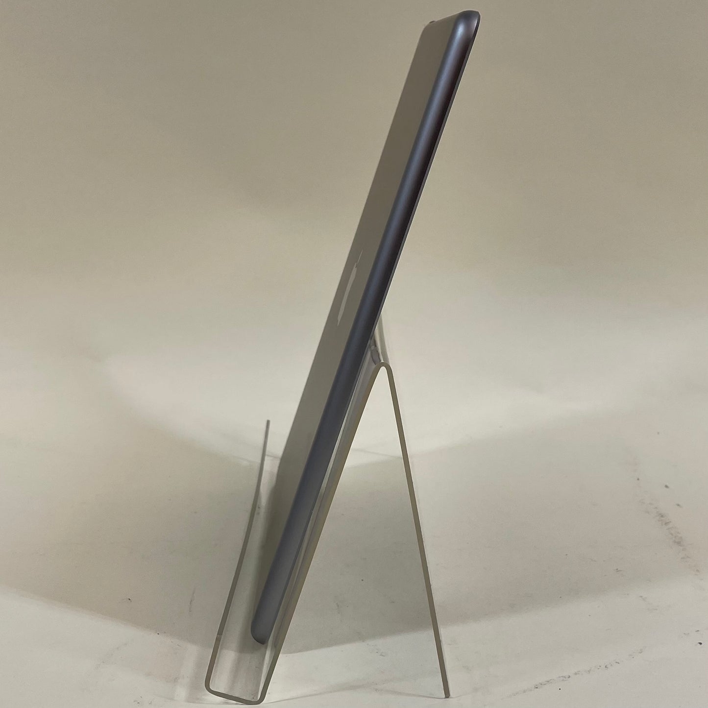 WiFi Only Apple iPad 6th Gen 128GB 16.4 Space gray MR7J2LL/A