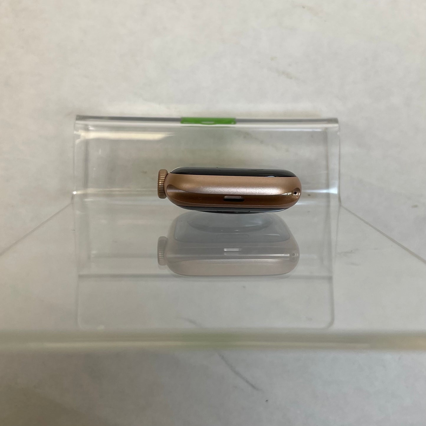 GPS Only Apple Watch SE 1st Gen 40MM Rose Gold Aluminum MKQ03LL/A
