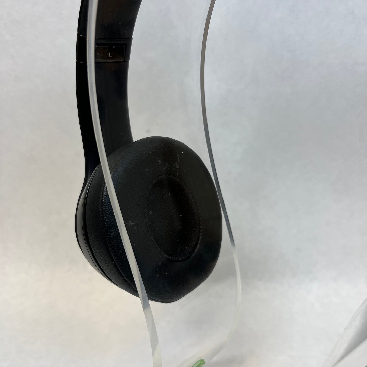 Beats Solo3 Wireless On-Ear Bluetooth Headphones Black ‎w/ Carry Case