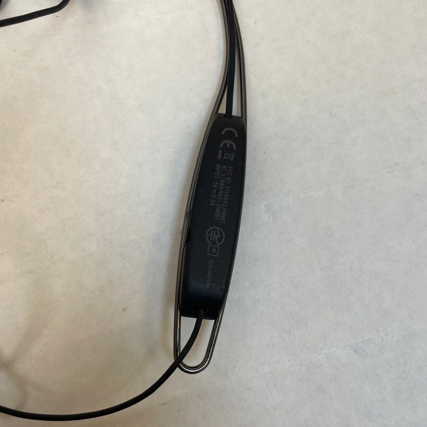 klipsch R6 Neckband In-Ear Wireless Bluetooth Neckband Headphones Black 1062796