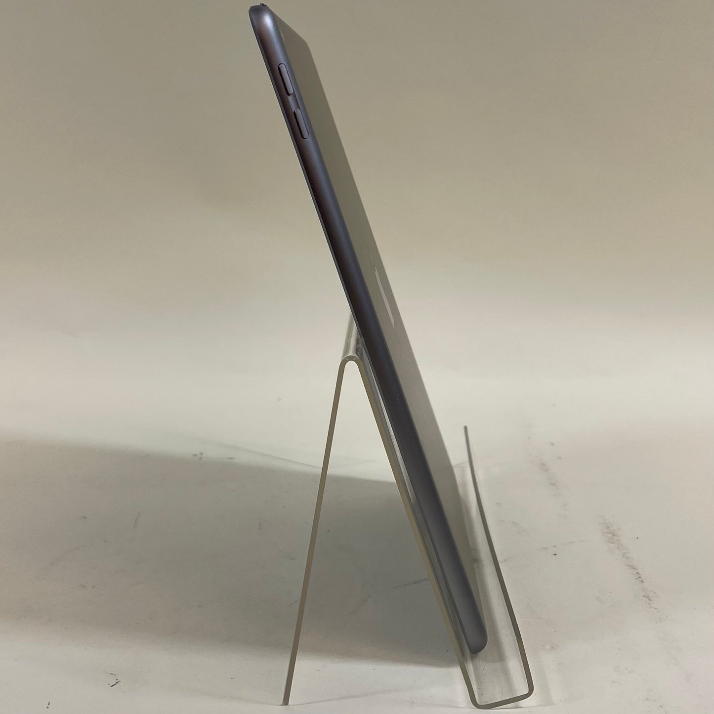 WiFi Only Apple iPad 6th Gen 128GB 16.4 Space gray MR7J2LL/A