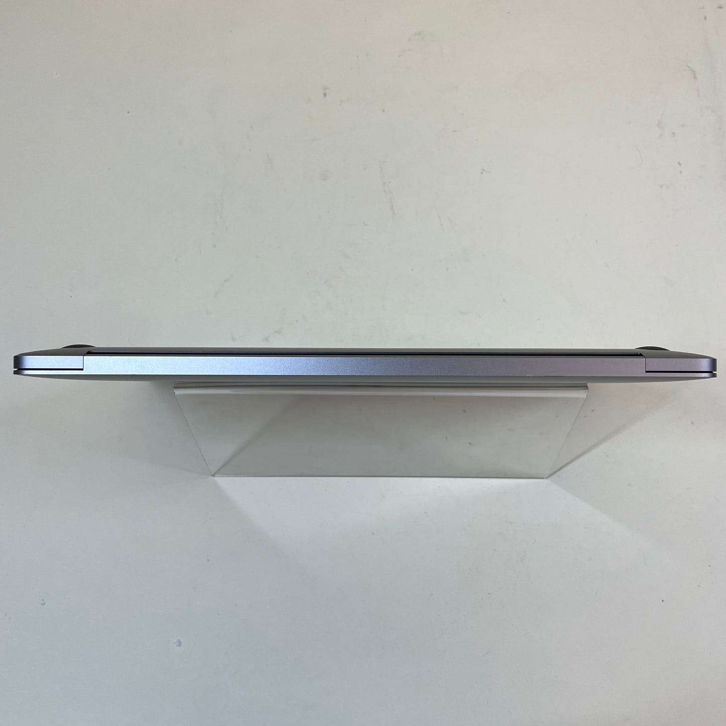 2020 Apple MacBook Pro 13.3" M1 8C GPU 3.2GHz 8GB RAM 256GB SSD A2338