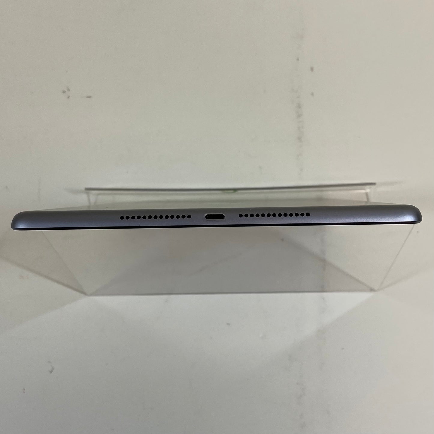 WiFi Only Apple iPad 6th Gen 128GB 16.4 Space gray MR7J2LL/A