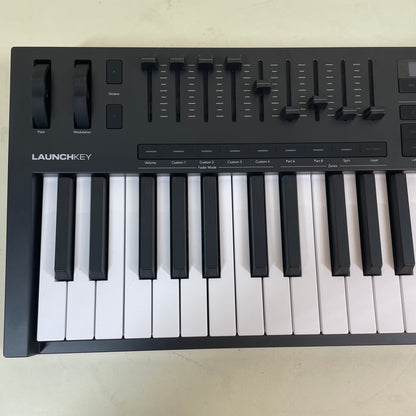 novation launchkey Keyboard Controller MK4